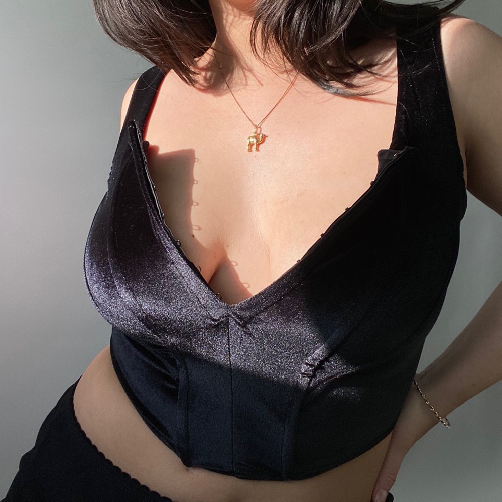 Dreamy black velvet corset top 🖤